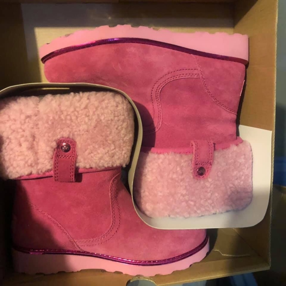NIB Girls Ugg boots size 2